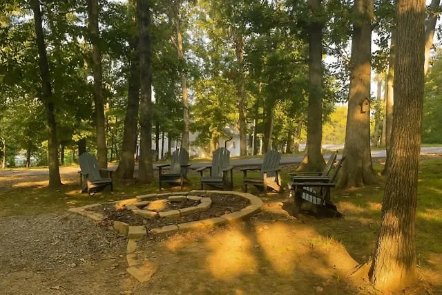 Wood Stove, Pool Table & Dock Holiday home