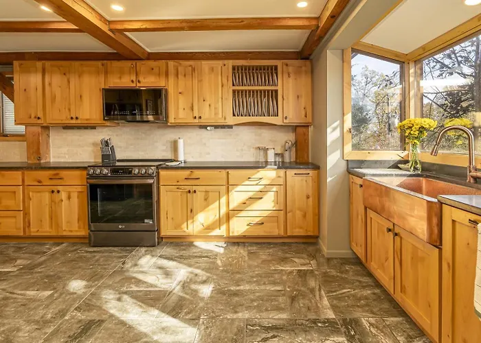 Wood Stove, Pool Table & Dock * Goreville