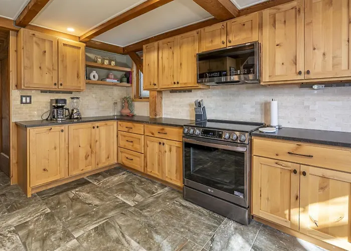 Wood Stove, Pool Table & Dock * Goreville