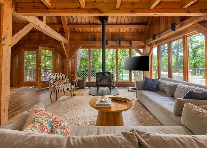Wood Stove, Pool Table & Dock * Goreville