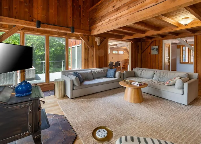Wood Stove, Pool Table & Dock Goreville