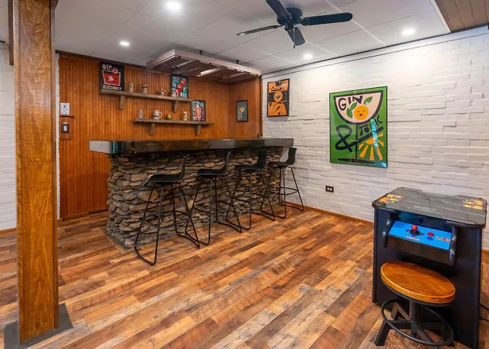 Wood Stove, Pool Table & Dock * Goreville